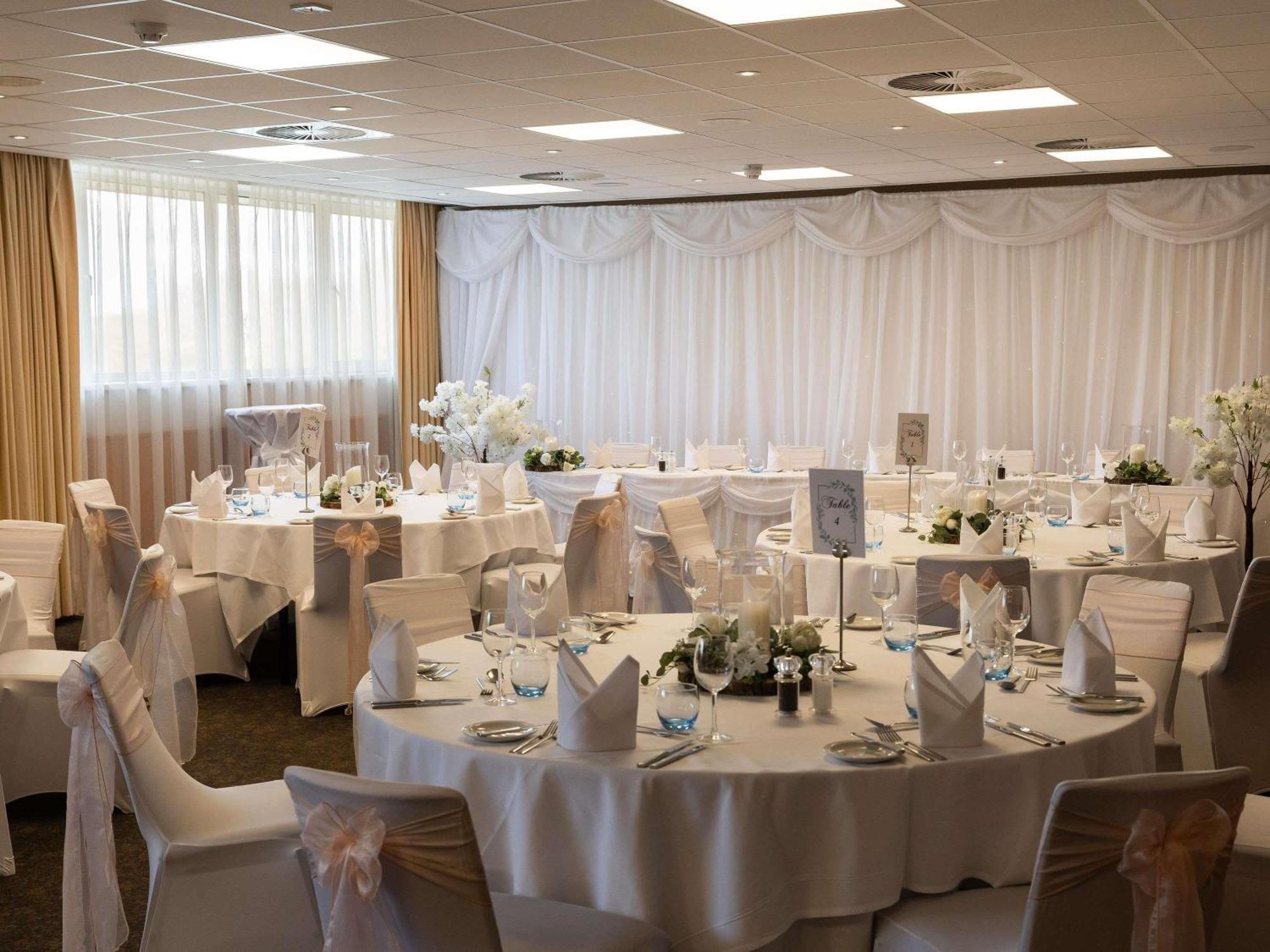 Novotel Milton Keynes Exterior photo